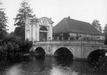 Most oraz brama wjazdowa - zdjcie sprzed 1945 roku